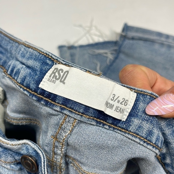 RSQ Jeans Light Wash Raw Hem Distressed Mom Jeans Size 26 - Picture 5 of 8